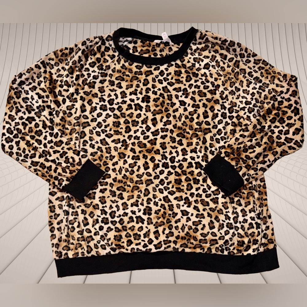 Secret Treasures Cozy Luxe Leopard Print Velour Pajama Set Sweatshirt & Joggers - Picture 2 of 10